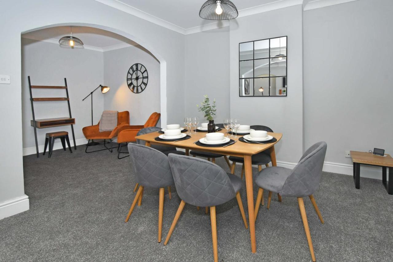 Hanford Apartment *