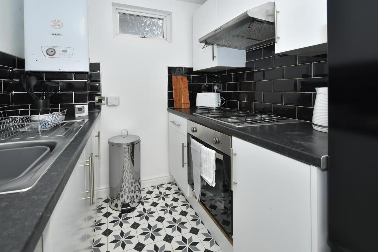 Hanford Apartment *